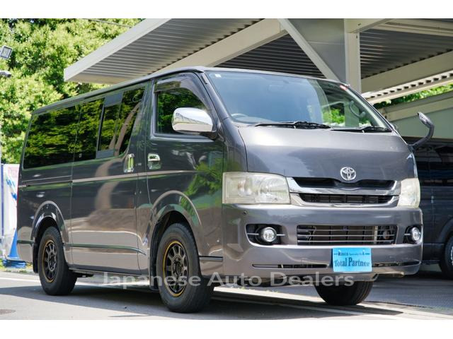 TOYOTA HIACE VAN