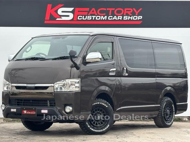 TOYOTA HIACE VAN