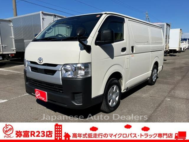TOYOTA HIACE VAN