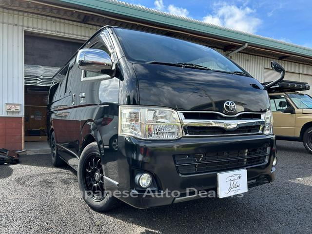 TOYOTA HIACE VAN