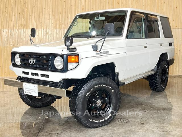 TOYOTA LAND CRUISER 70