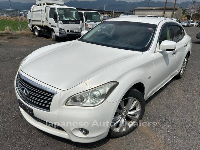 NISSAN FUGA