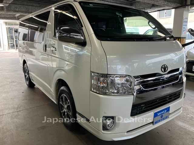TOYOTA HIACE VAN