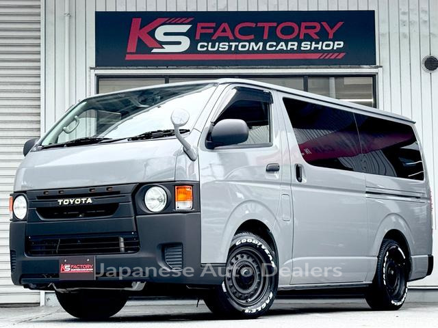 TOYOTA HIACE VAN