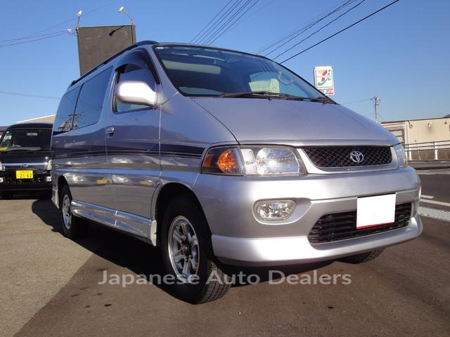 TOYOTA HIACE REGIUS