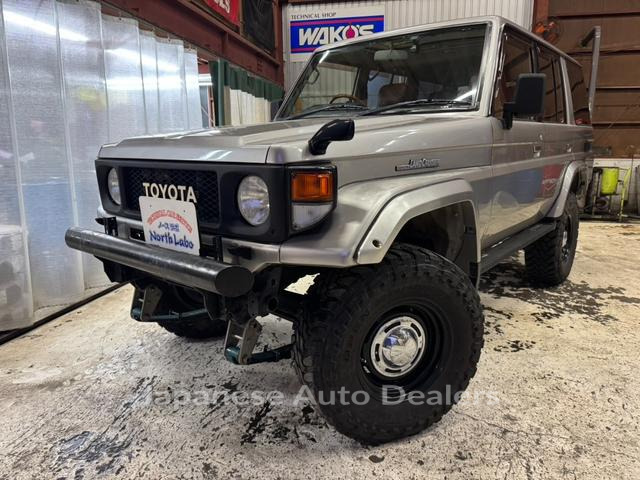 TOYOTA LAND CRUISER 70