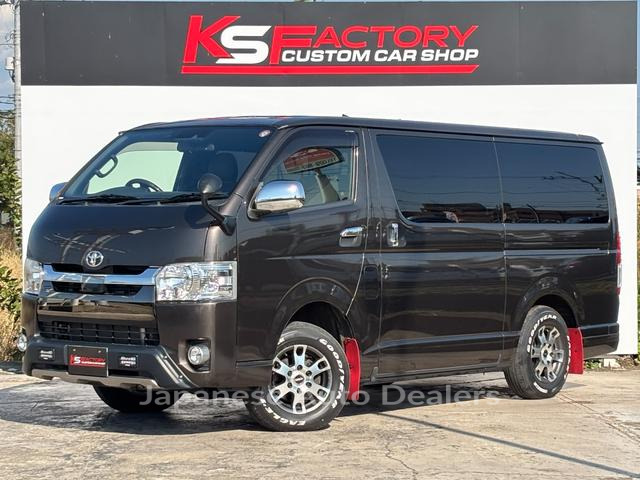TOYOTA HIACE VAN