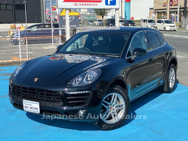 PORSCHE MACAN