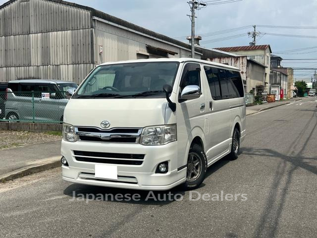 TOYOTA HIACE VAN