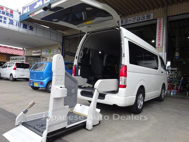 TOYOTA HIACE VAN