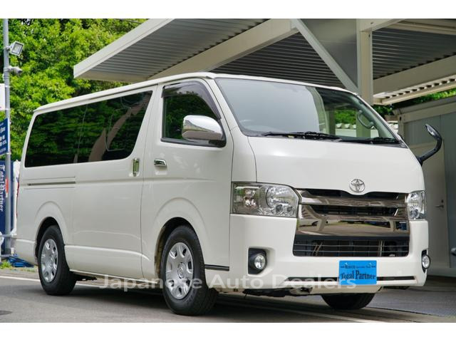 TOYOTA HIACE VAN