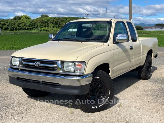 TOYOTA HILUX SPORTS PICK UP