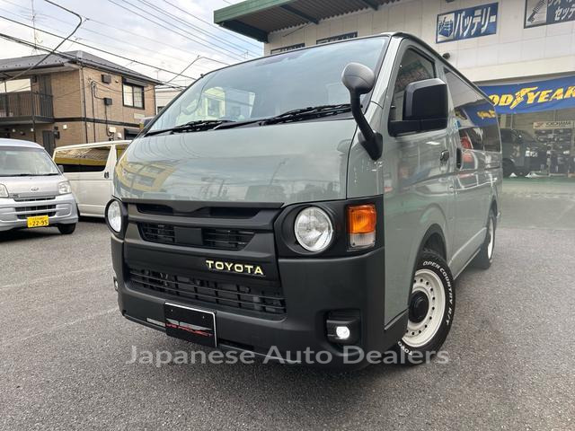 TOYOTA HIACE VAN