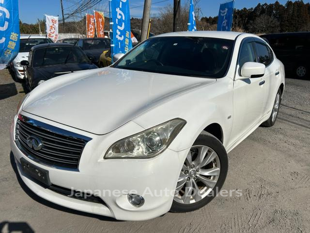 NISSAN FUGA