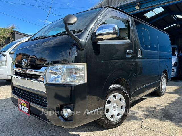 TOYOTA HIACE VAN