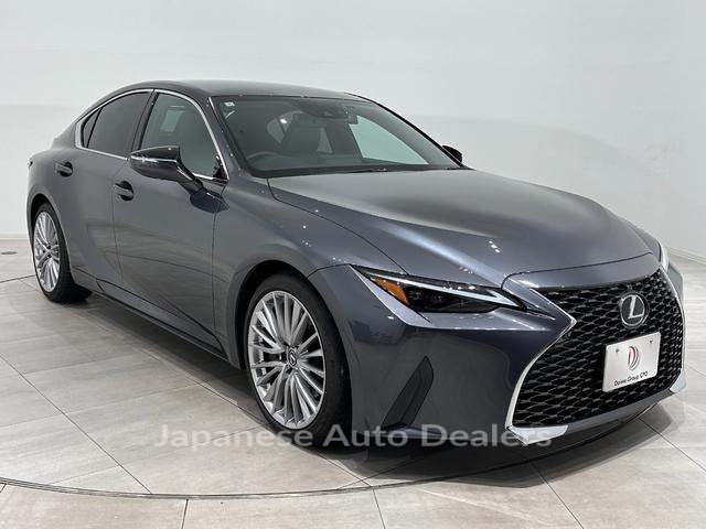 LEXUS IS