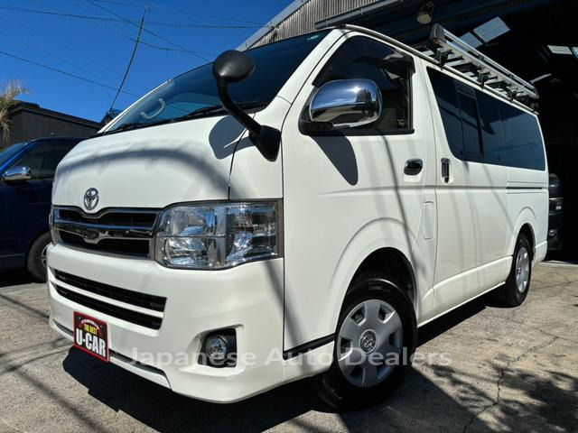 TOYOTA HIACE VAN
