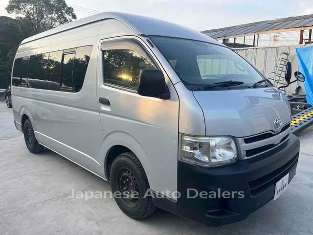 TOYOTA HIACE COMMUTER
