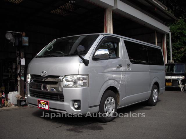 TOYOTA HIACE VAN