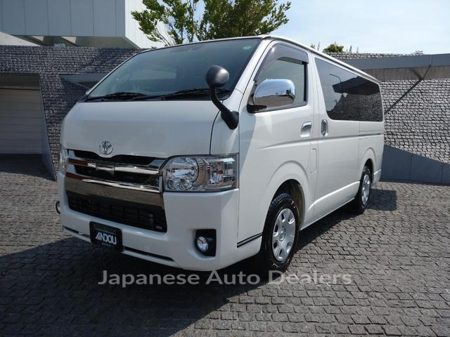 TOYOTA HIACE VAN