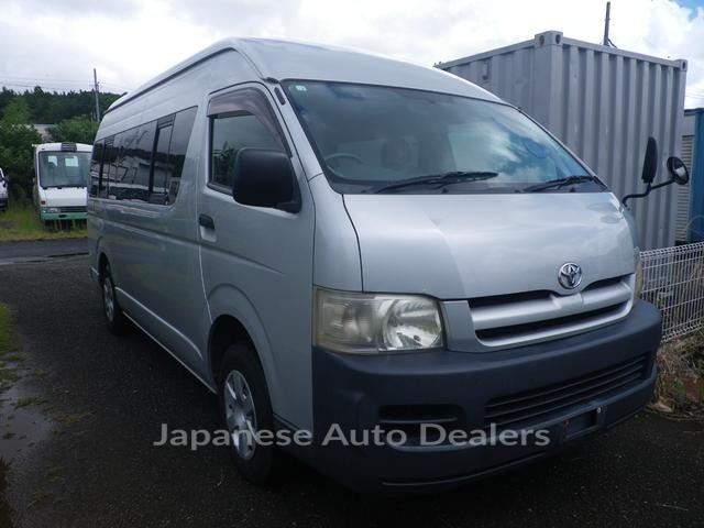 TOYOTA HIACE COMMUTER