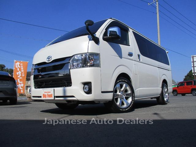 TOYOTA HIACE VAN
