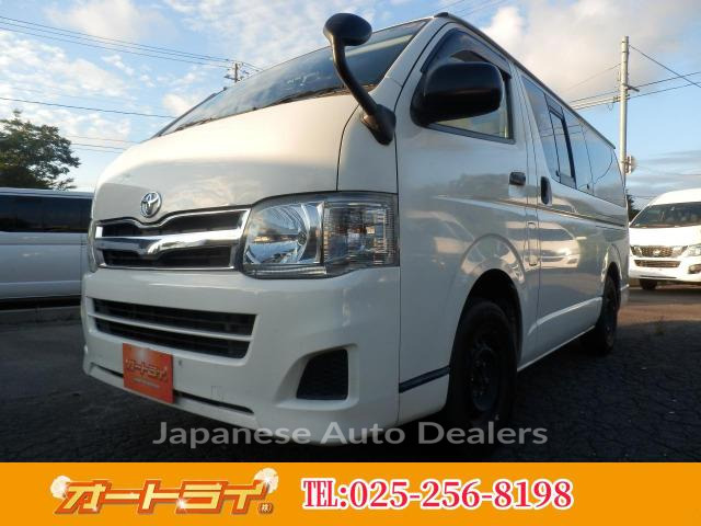 TOYOTA HIACE VAN
