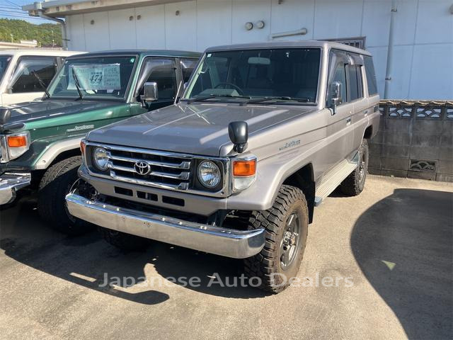 TOYOTA LAND CRUISER 70