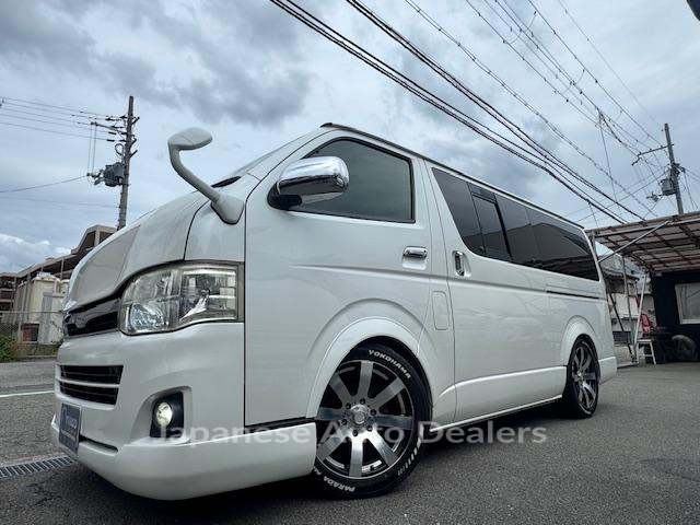 TOYOTA HIACE VAN